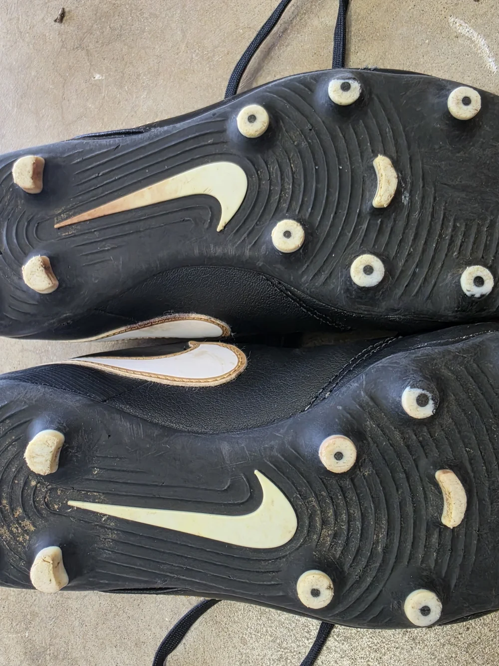 Nike Tiempo Legend Club FG Soccer Cleats Kids Size 2.5Y Black/White Youth Footba